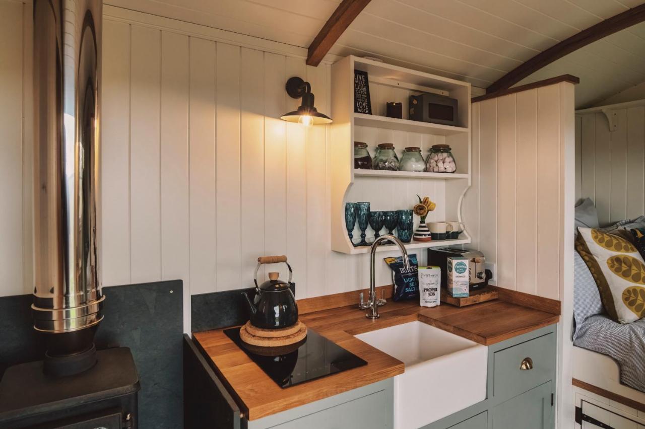 Luxury Shepherd'S Hut On Flower Farm With Outdoor Bath In Mid Cornwall Truro Eksteriør billede