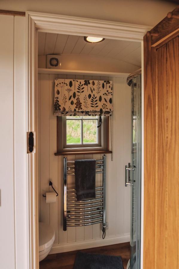Luxury Shepherd'S Hut On Flower Farm With Outdoor Bath In Mid Cornwall Truro Eksteriør billede