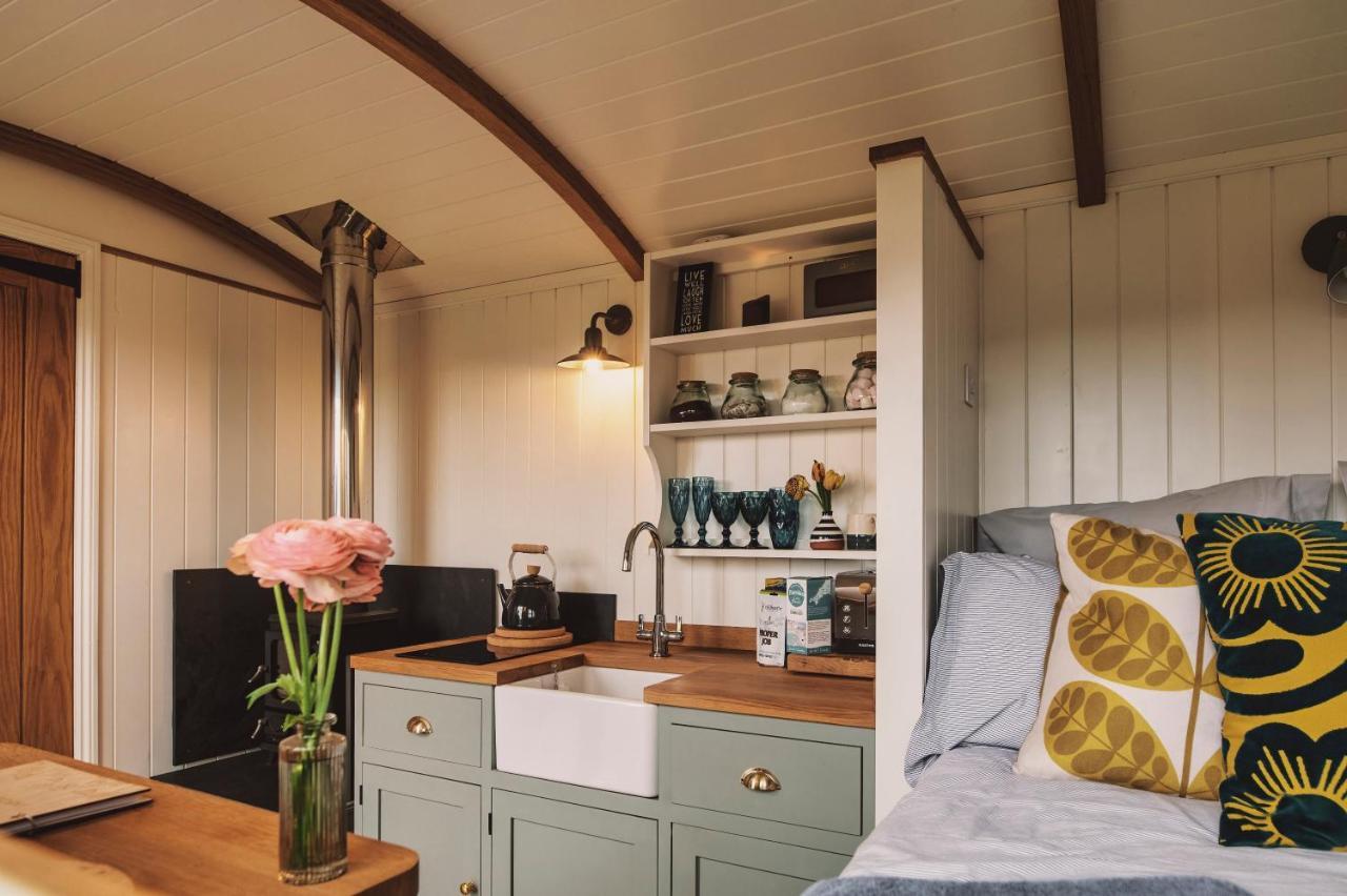 Luxury Shepherd'S Hut On Flower Farm With Outdoor Bath In Mid Cornwall Truro Eksteriør billede