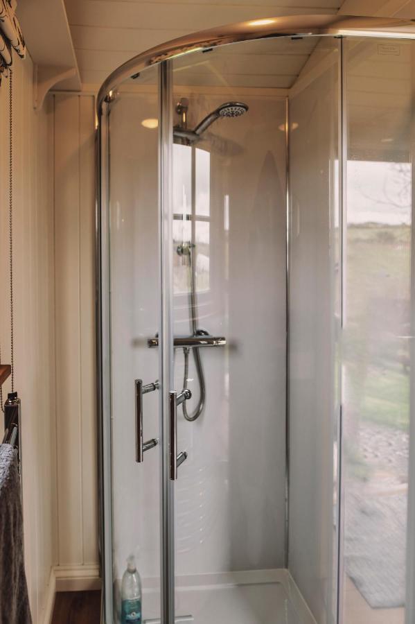 Luxury Shepherd'S Hut On Flower Farm With Outdoor Bath In Mid Cornwall Truro Eksteriør billede