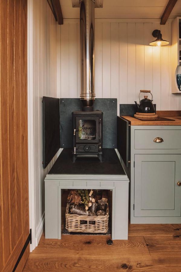 Luxury Shepherd'S Hut On Flower Farm With Outdoor Bath In Mid Cornwall Truro Eksteriør billede