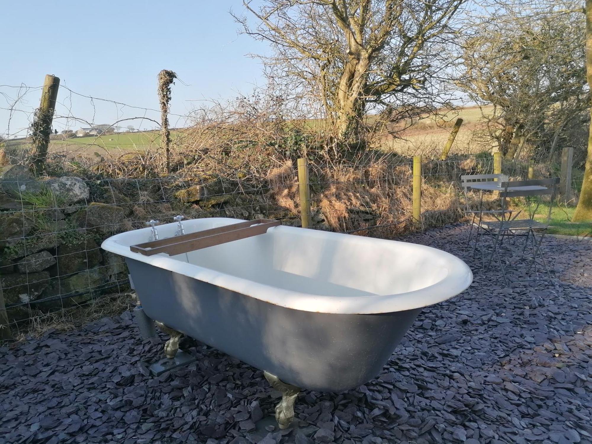 Luxury Shepherd'S Hut On Flower Farm With Outdoor Bath In Mid Cornwall Truro Eksteriør billede